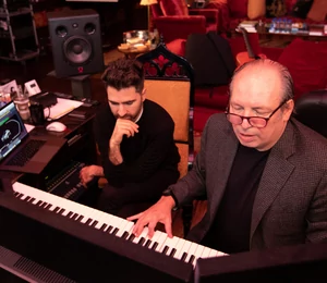 Hans Zimmer kiffe l'audio spatialisé d'Apple (et l'AirPods Max)